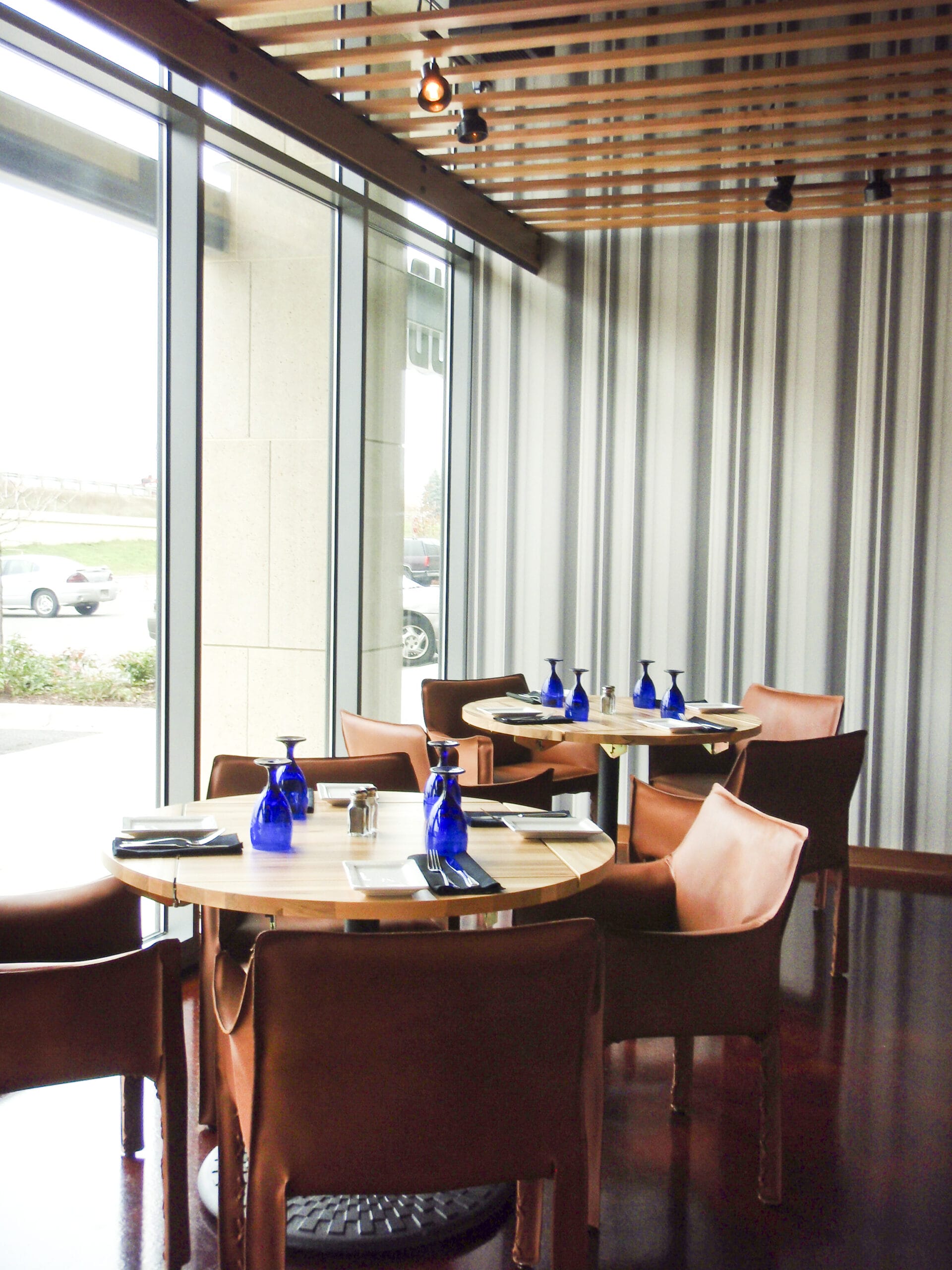 Bonfyre Grill seating